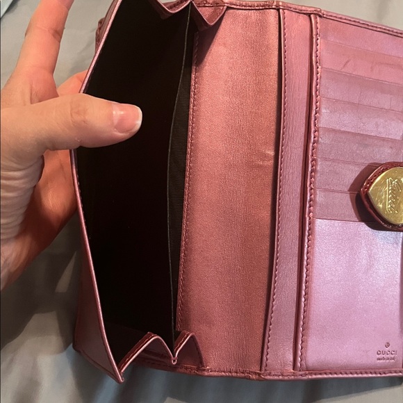 Gucci Red Leather Heart Clasp Wallet - Picture 9 of 13